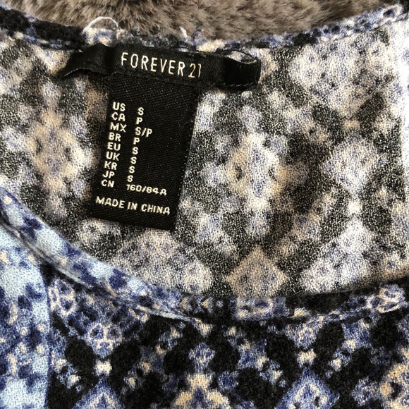 Cute top! - Picture 2 of 5